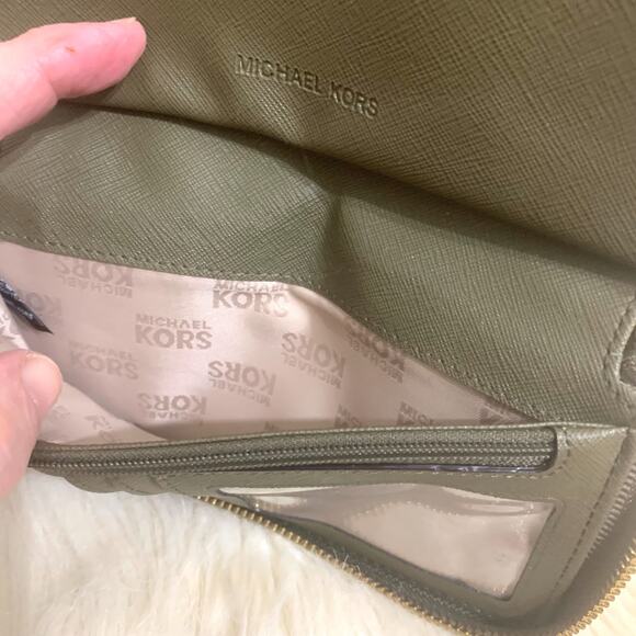 MICHAEL KORS Olive Green Pebbled Leather Zip Around 7" Wristlet Phone Wallet - Picture 12 of 16